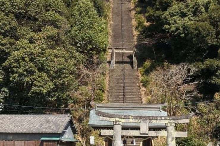 佐賀県にある神社の長い階段